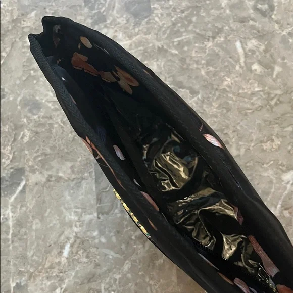 Bebe Black Floral lunchbox - Picture 2 of 3